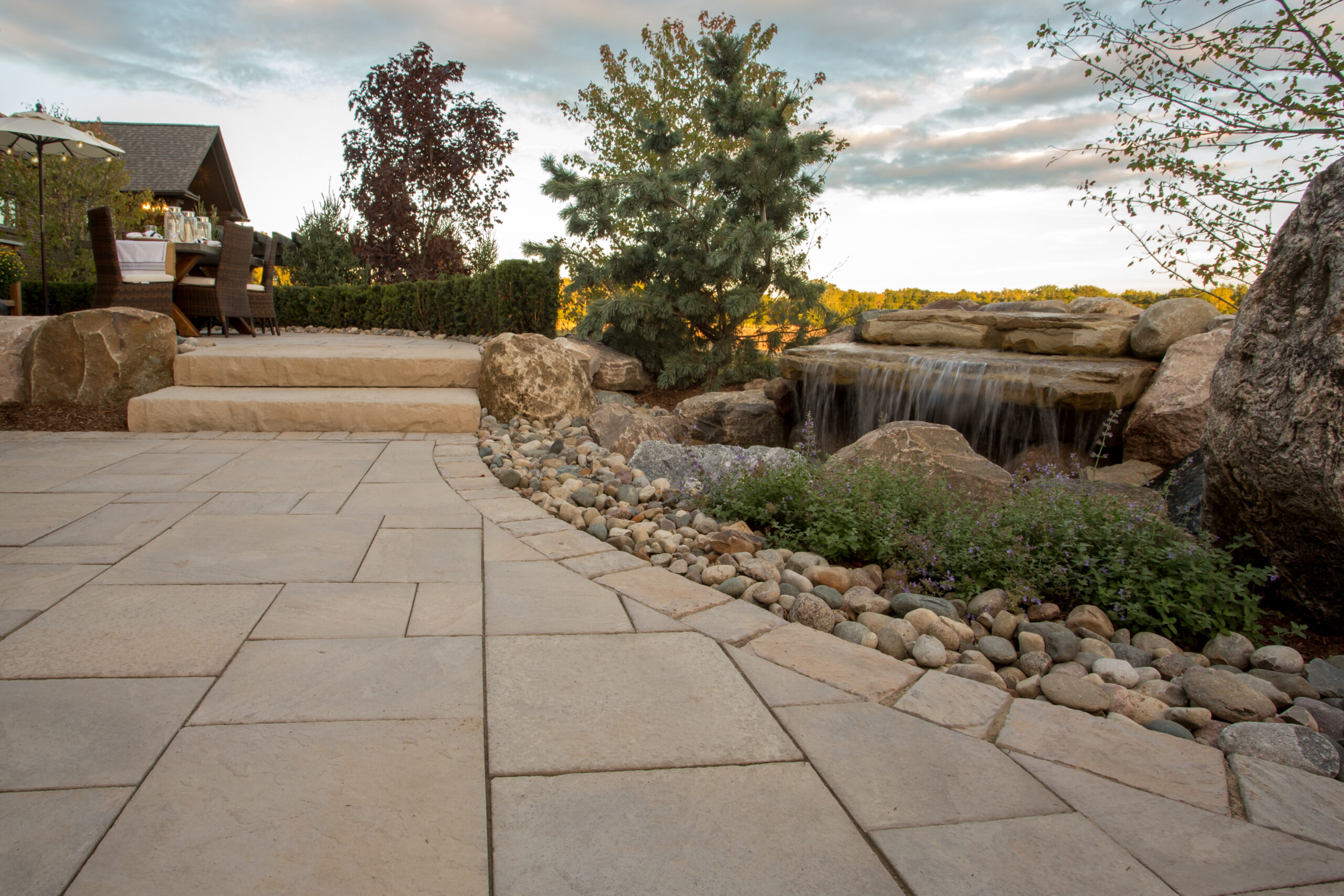 Dimensional Steps compliment the look of your Dimensional Flagstone patio with ease. Other products shown: New Mission