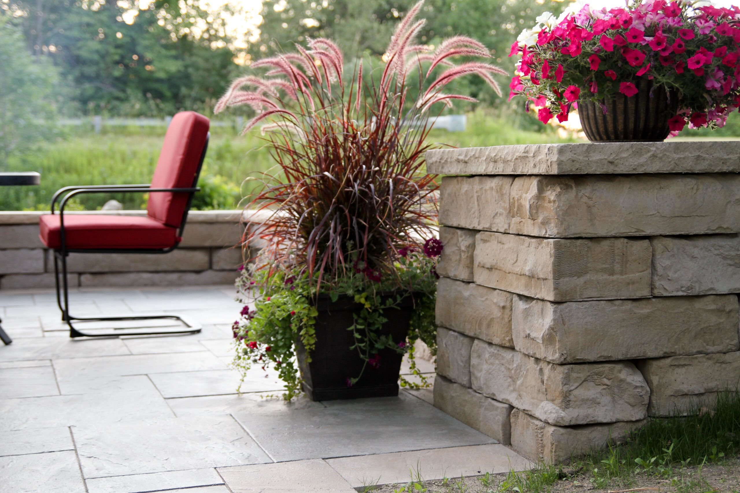 Rosetta_MDC_Display_PreplannedPatioDesign_Formal_Kodah_FondDuLac_DimFlag_Bluestone_DimCoping_Sand_7